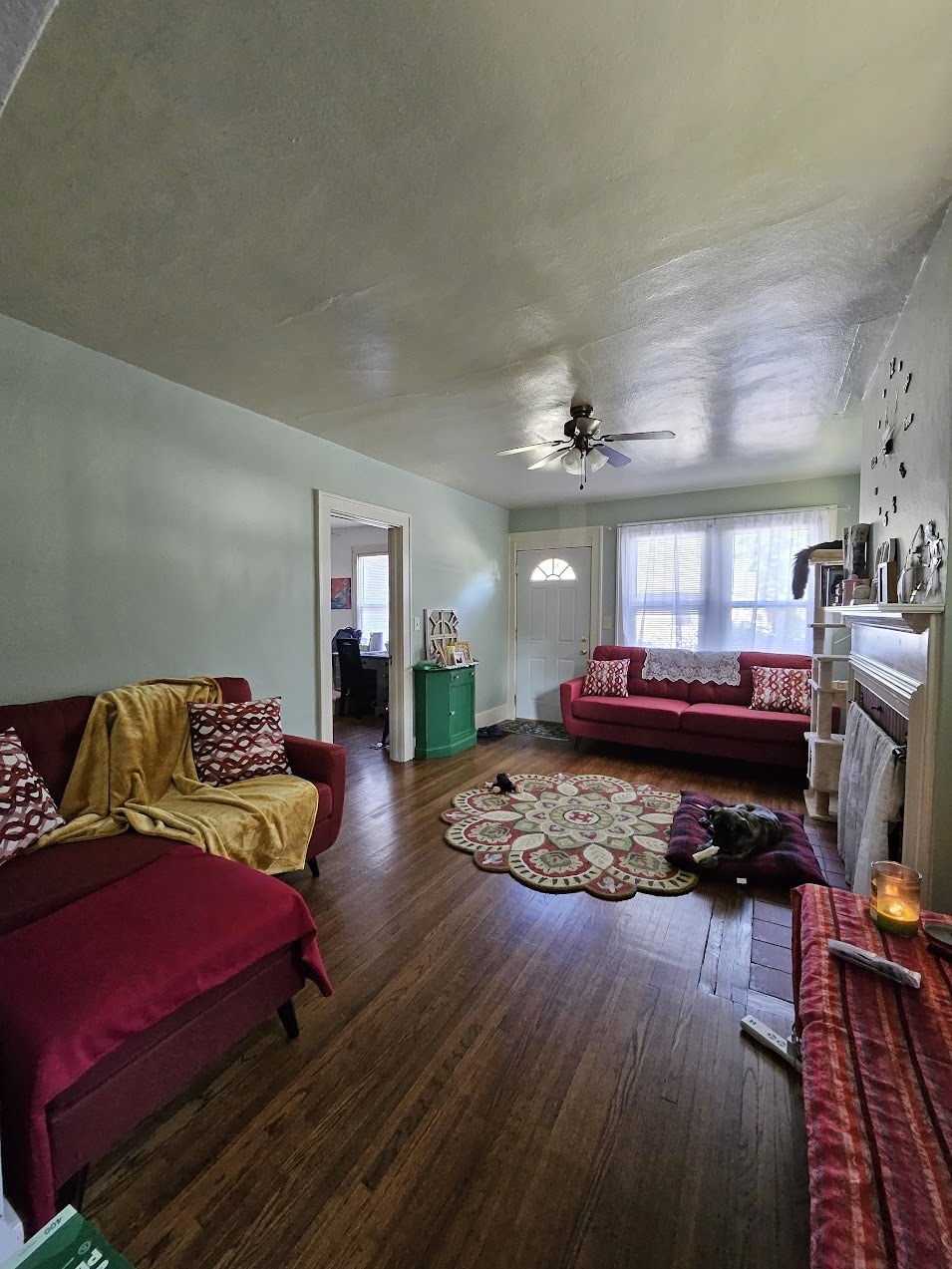 Living room (when furnished). - 1029 W Monroe St