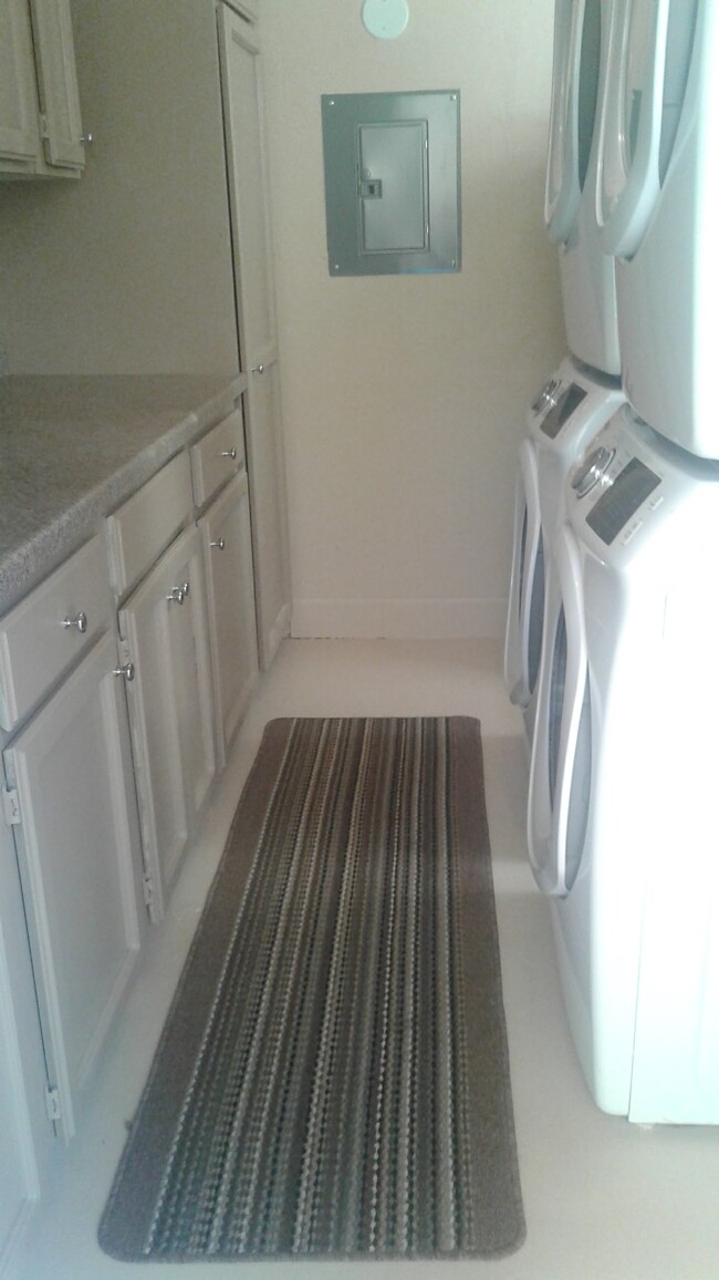 Laundry room - 1109 16th St SE