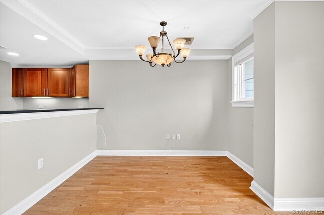 Building Photo - 225 Stanley Ave