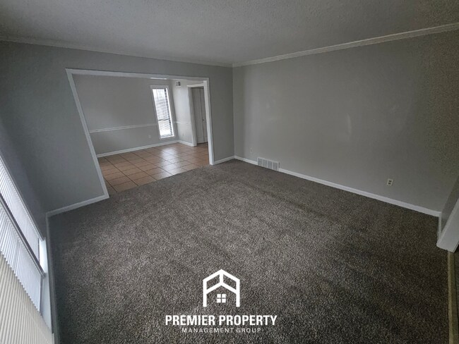 Building Photo - 6869 Amersham Dr