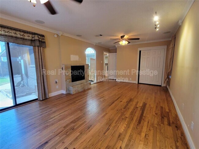 Building Photo - 2419 Stonecrest Dr