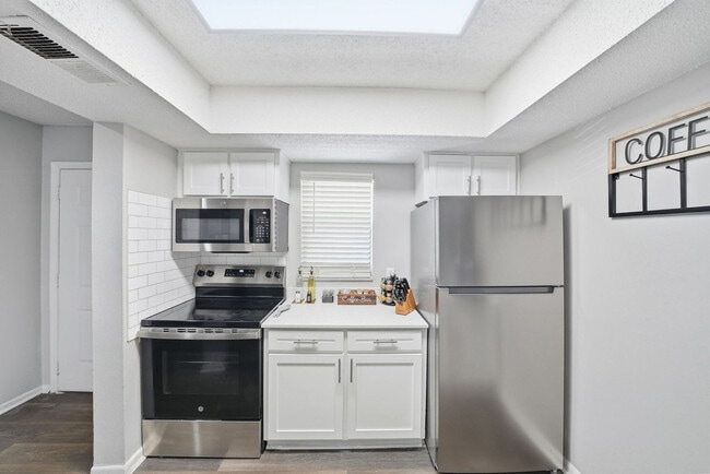 Building Photo - 8307 Royal Sand Cir