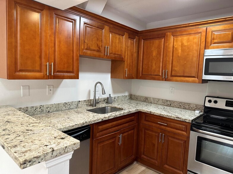 Building Photo - 8074 Severn Dr