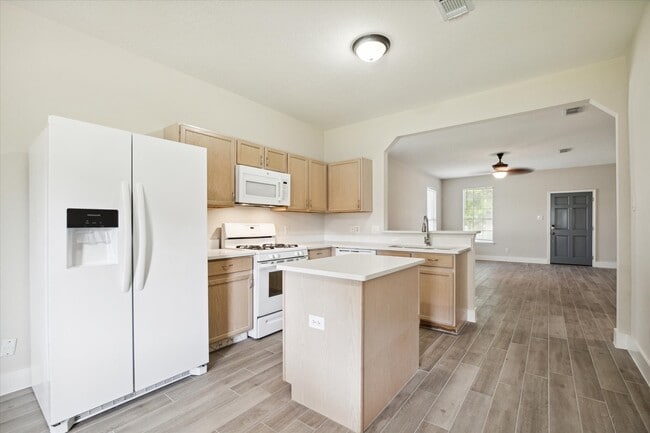 Building Photo - 22035 Holly Branch Dr