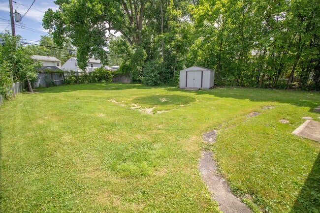 Building Photo - 2 BD 1 BA North Colonie Schools