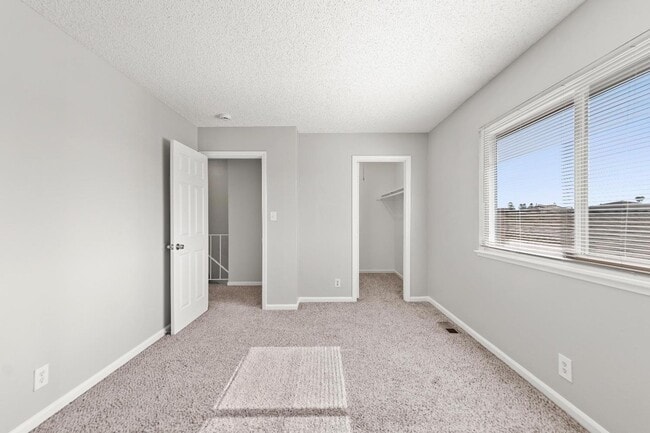 Building Photo - Remodeled 2 Bedroom Condo with Garage