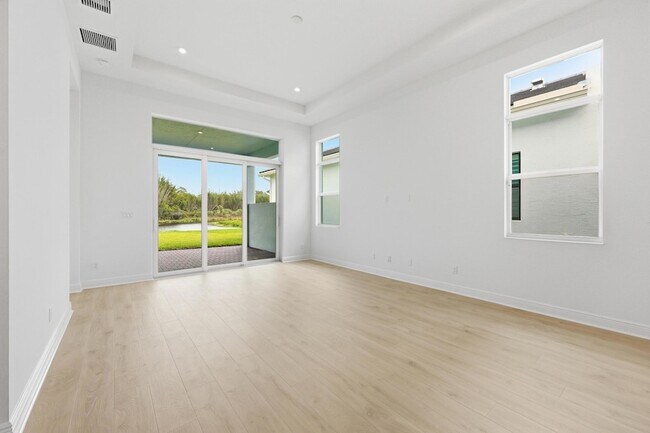 Building Photo - 140 SE Via Tirso