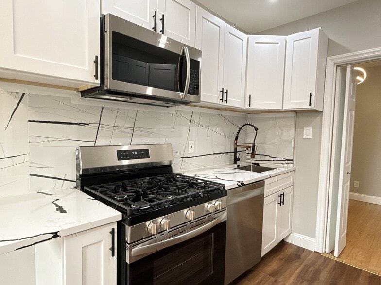 Kitchen - 155 Union Ave