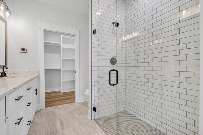 Building Photo - 80 Capri Ln