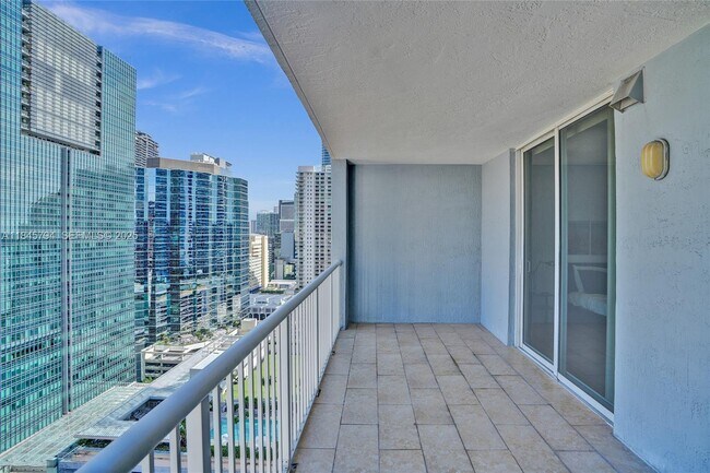 Building Photo - 170 SE 14th St