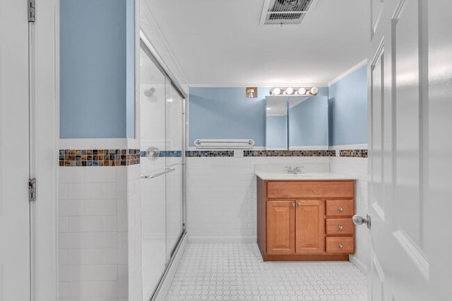 Building Photo - 418 1st Ave
