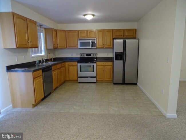 Building Photo - 10 Fairview Ave