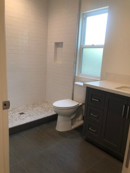 Building Photo - 4414 Deseret Dr