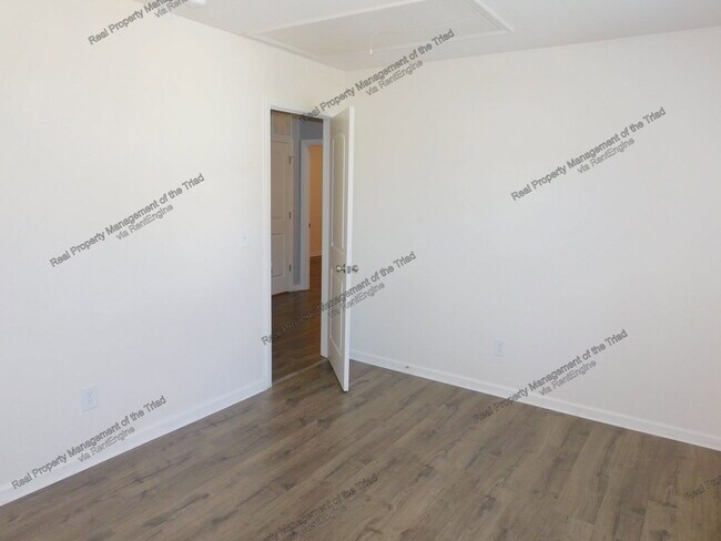 Building Photo - 2627 Leighswood Dr