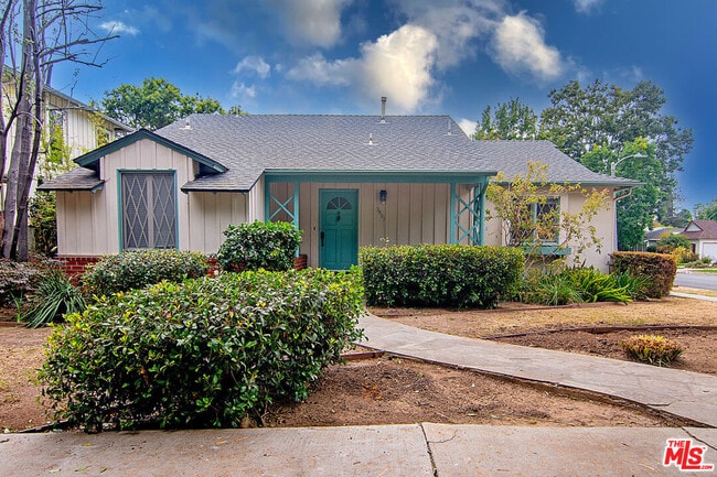 Primary Photo - 3401 Corinth Ave