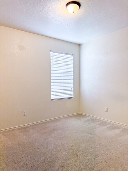 Building Photo - 427 Orchard Willow
