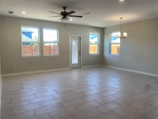 Building Photo - 1426 Key Deer Dr