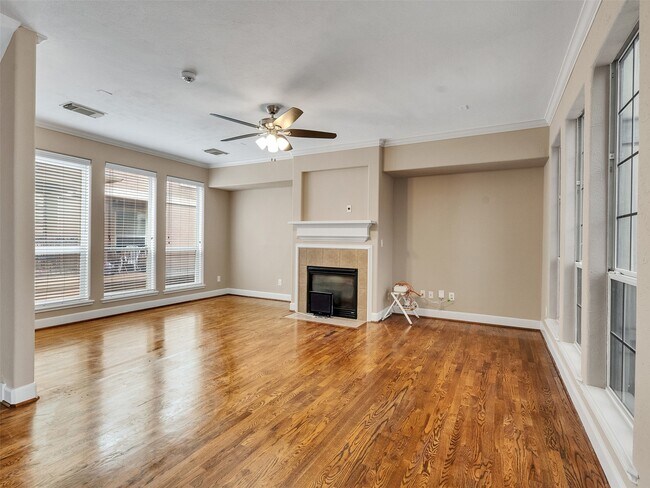 Building Photo - 4319 Lillian St