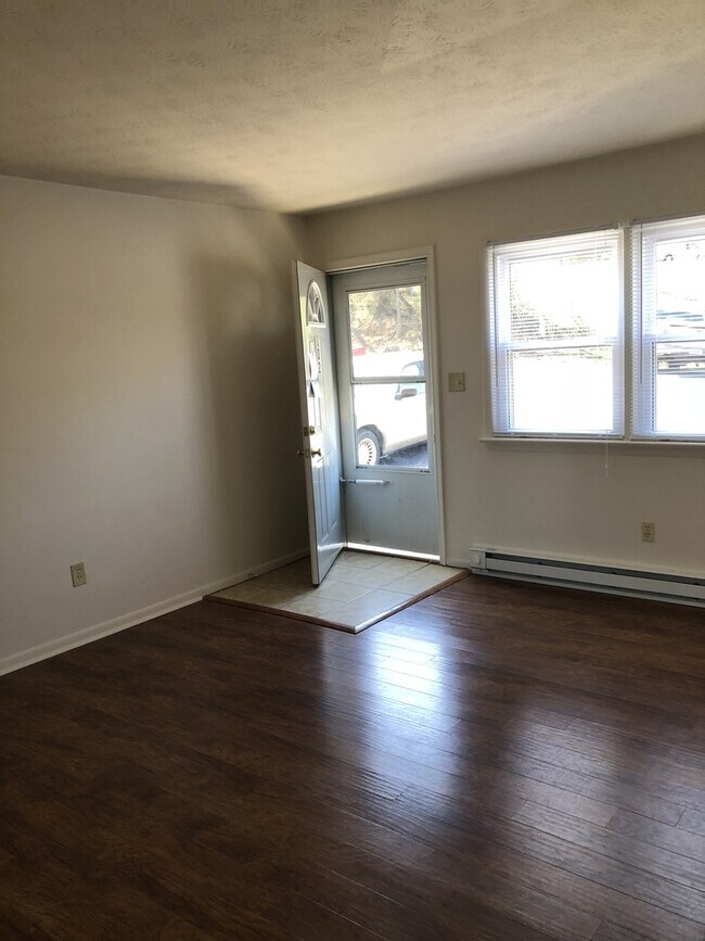 Building Photo - Two Bedroom Apartment for Rent