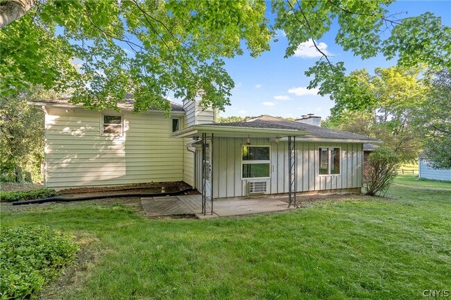Building Photo - 6555 Woodchuck Hill Rd
