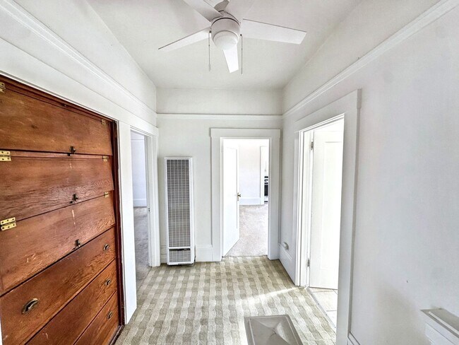 Building Photo - 534 63rd St