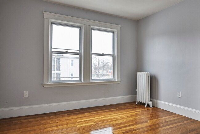 Building Photo - 52 Mansfield St