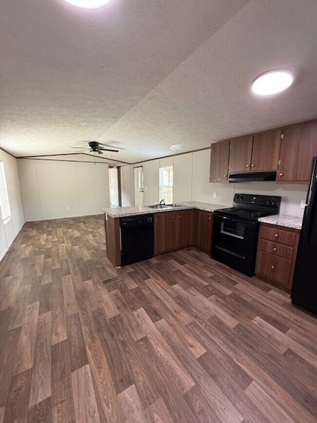 Building Photo - For Rent