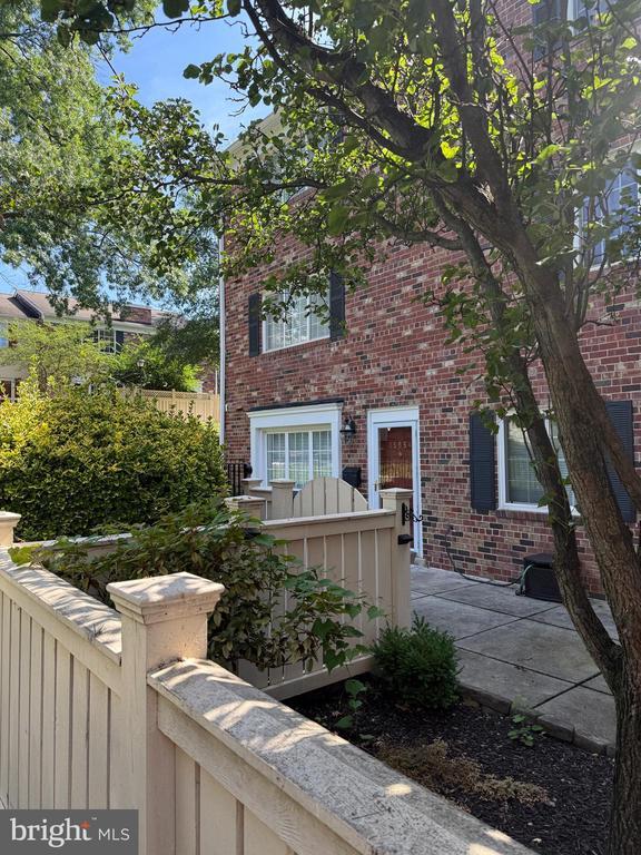 Building Photo - 1565-A N Van Dorn St