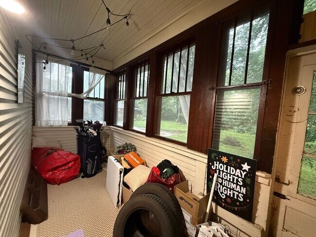 Building Photo - $1,325 | 2 Bedroom, 1 Bathroom House | Dog Friendly* | Sublease Available for June 29th, 2026 Mov...