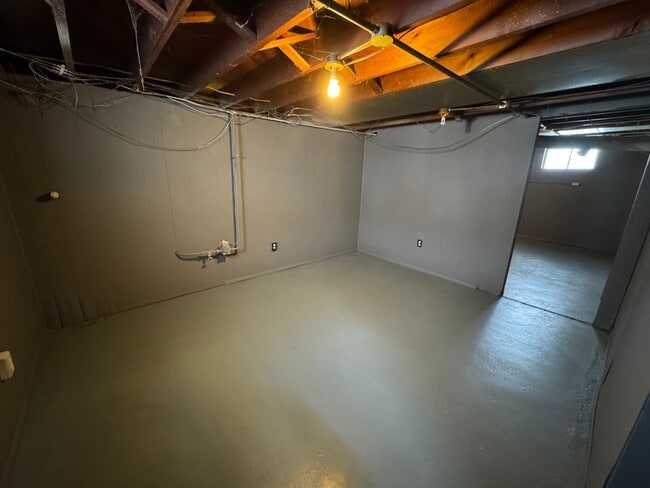 Building Photo - Lovely 2-Bedroom Newly Renovated Home!