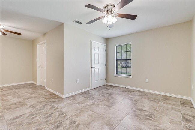Building Photo - 2111 E Lott Ave
