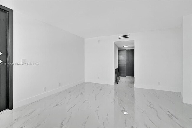 Building Photo - 100 Golden Isles Dr