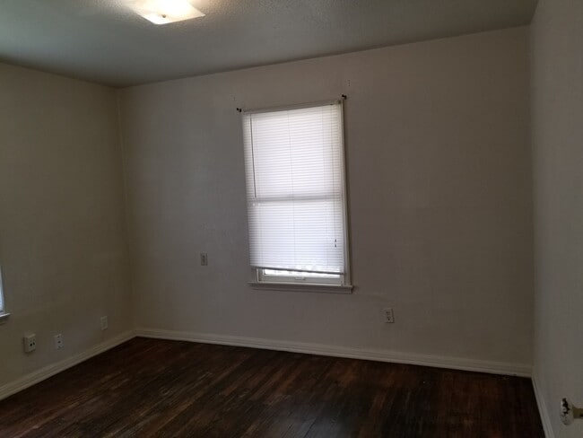 Building Photo - Highland Hills 2 bedrooms | 1 bath