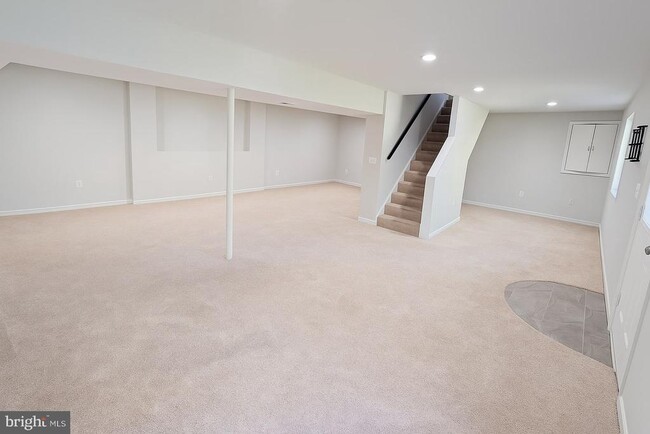 Building Photo - 3910 Canterbury Way