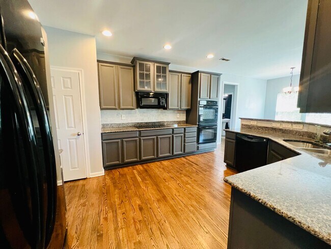 Building Photo - 4818 Summerside Dr