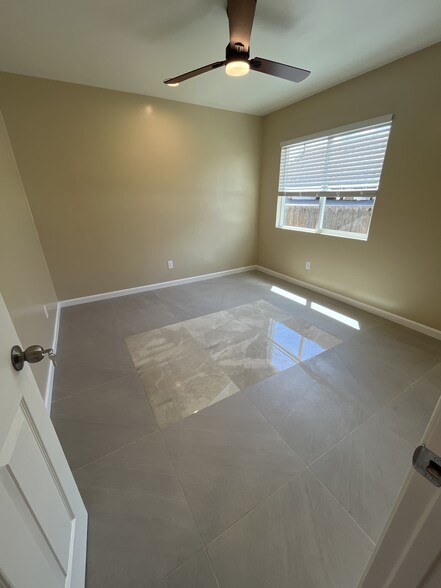 Building Photo - 4858 Palm Ave