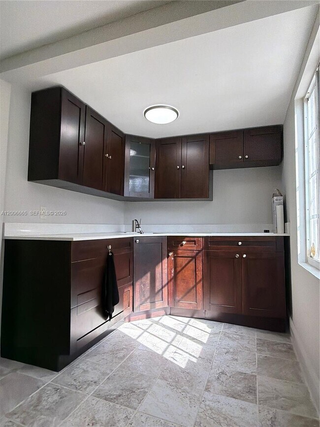 Building Photo - 1350 SW 13th St