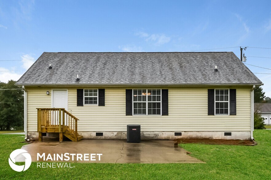 Building Photo - 75 Beechwood Ln