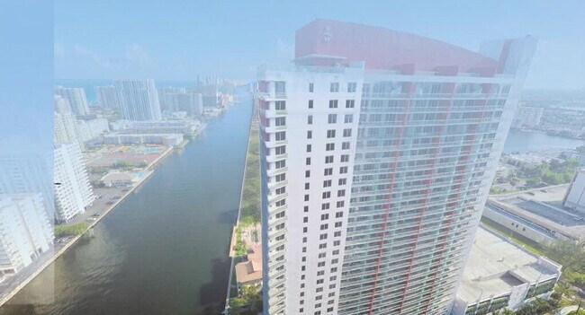 Building Photo - 2602 E Hallandale Beach Blvd