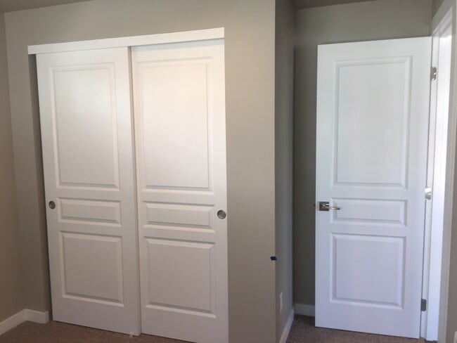 Building Photo - 1575 NE Rumgay Ln