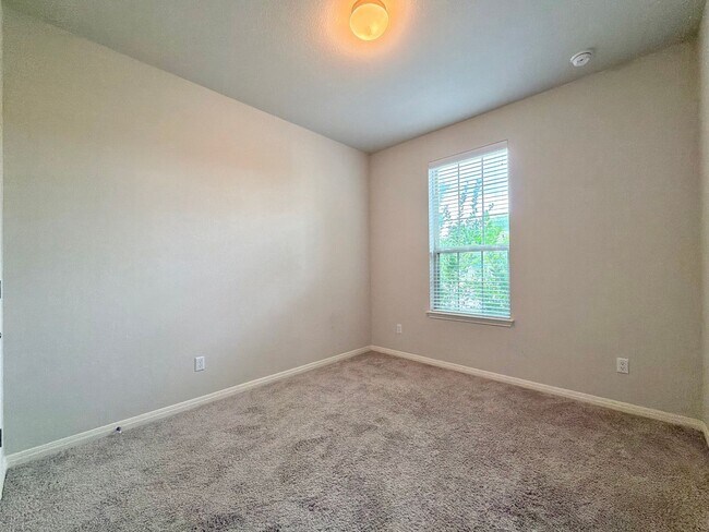 Building Photo - 877 Centerra Hills Cir