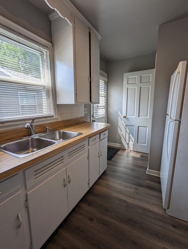 Building Photo - 1305 Oxford St