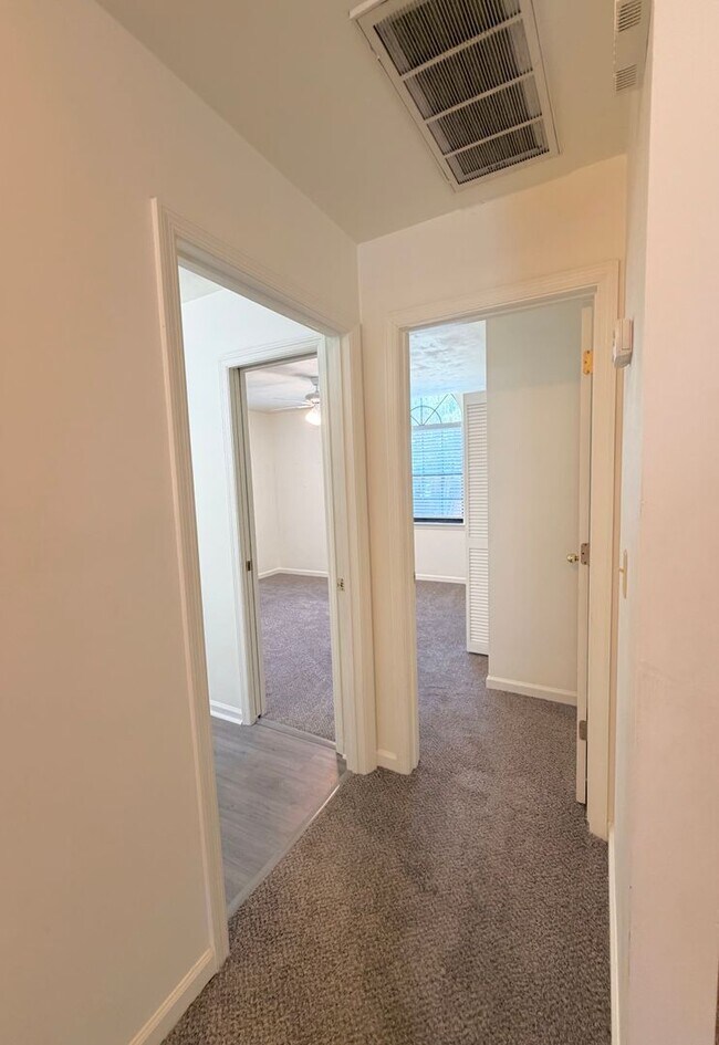 Building Photo - 4414 Stratfordshire Ct
