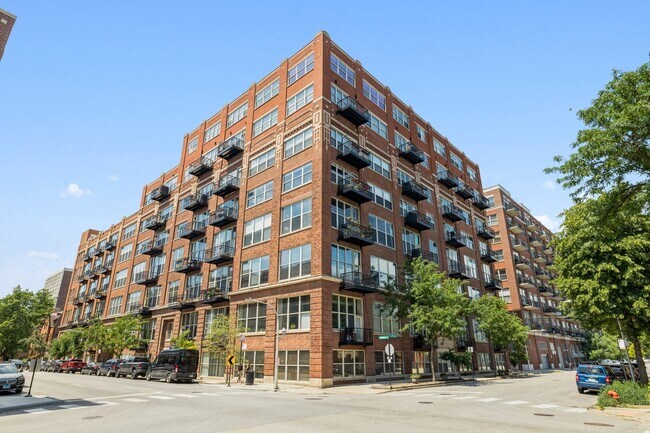 Building Photo - 1500 W Monroe St