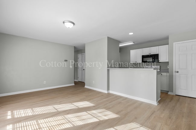 Building Photo - 406 N Dickerson St