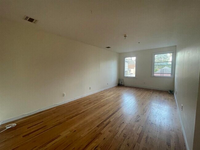 Building Photo - 836 Broadway