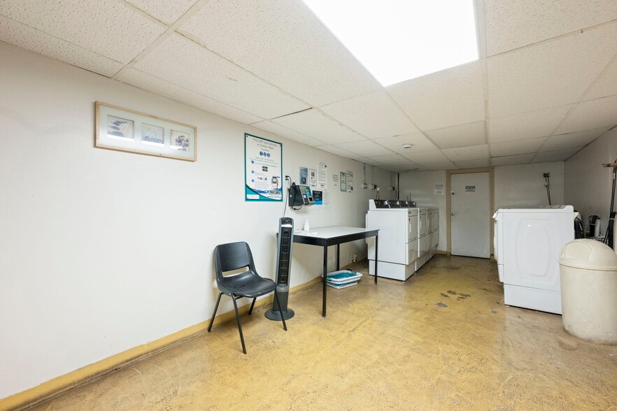 Building Photo - 6015 Boulevard E