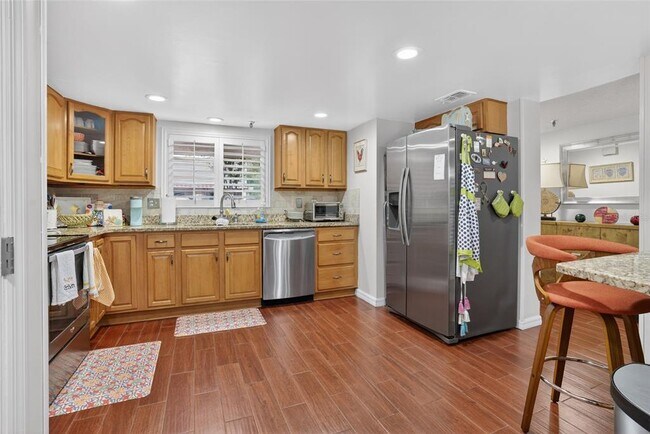 Building Photo - 1166 Carmel Cir