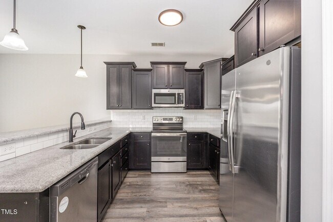 Building Photo - 205 S Walnut St