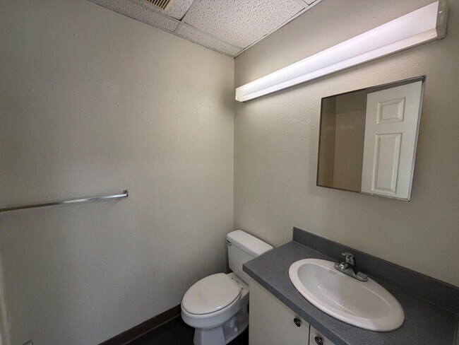 Building Photo - 1619 University Ave